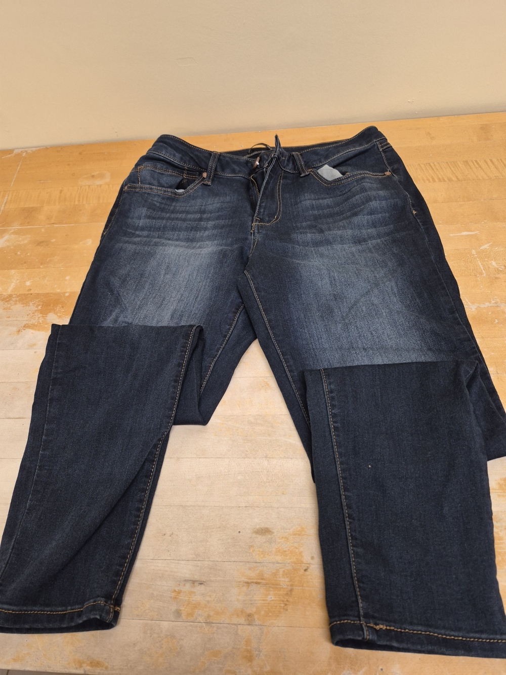 1822 Denim Women's Skinny Jeans in Dark Blue